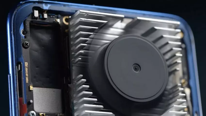 Entuzjaści zmienili Xiaomi Mi 9 za 100 $ w smartfon do gier z baterią 9900 mAh!