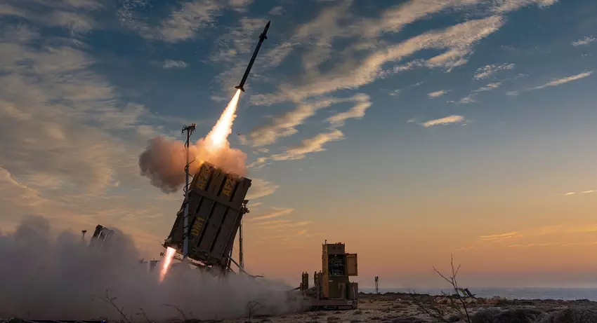 Korpus Piechoty Morskiej Stanów Zjednoczonych kupuje trzy baterie systemów obrony powietrznej Iron Dome z 44 wyrzutniami i 1840 rakietami przechwytującymi Tamir.