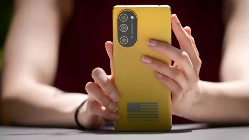 Trump Phone z flagą USA na obudowie
