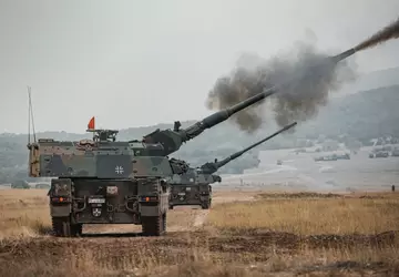 Niemieckie działa samobieżne PzH-2000 w rękach ...