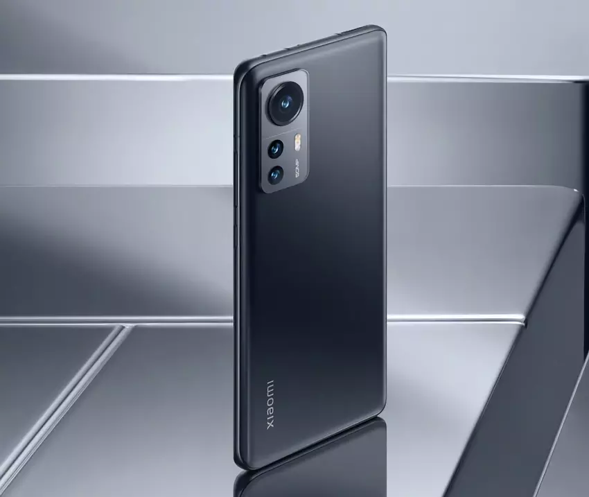 Wyświetlacz AMOLED z częstotliwością 120 Hz, układ Snapdragon 8+ Gen 1 i MIUI 13 po wyjęciu z pudełka: znawca ujawnił cechy Xiaomi 12T