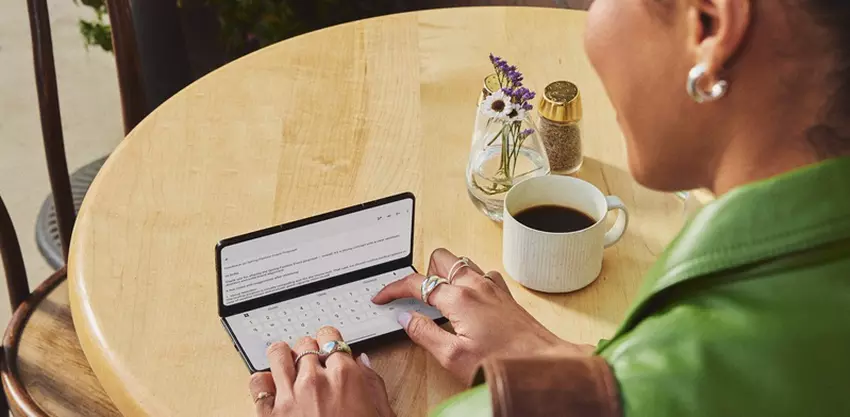 Wygląd Motorola Razr Fold w trybie tabletu