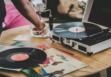 Płyty winylowe wyprzedają płyty CD drugi ...