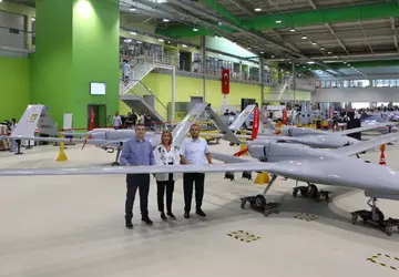 Turcja przygotowuje trzy drony szturmowe Bayraktar ...