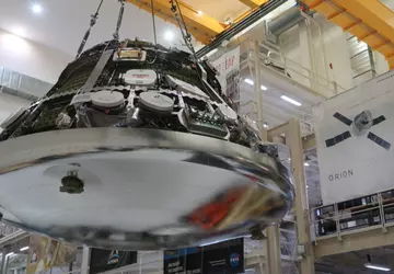 NASA kończy montaż statku kosmicznego Orion ...