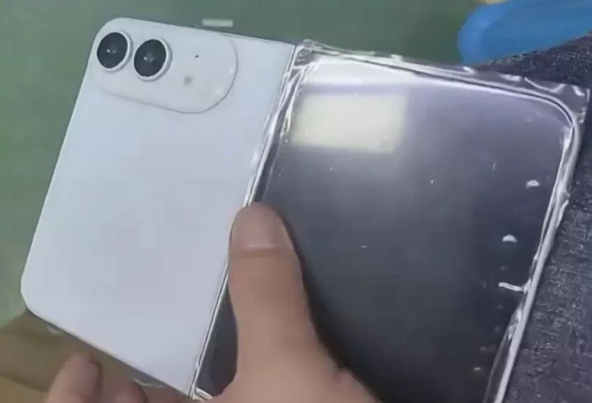 Zdjęcie składanego iPhone Ultra w rozłożonym stanie