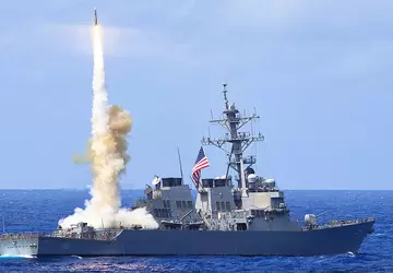 Marynarka wojenna USA wysłała cztery niszczyciele ...