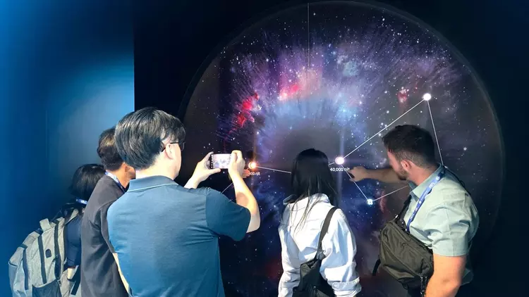 Samsung prezentuje oszałamiająco jasny mikrowyświetlacz RGB ...