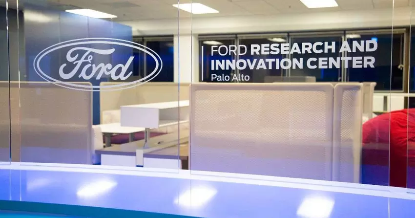 Powrót do biur: Ford kończy eksperyment z hybrydowym grafikiem pracy