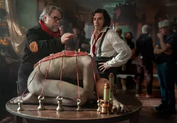 Guillermo del Toro stworzył „Frankensteina” epoki ...