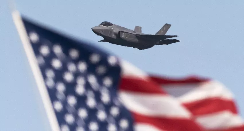 Lockheed Martin otrzymał 80 mln dolarów na wsparcie dostaw odrzutowców myśliwskich piątej generacji F-35 Lightning II dla amerykańskich sił powietrznych, marynarki wojennej, korpusu morskiego i klientów zagranicznych