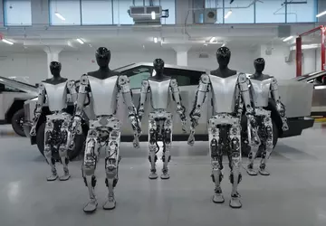 "Przyjazny" humanoid Tesla Bot uczy się ...