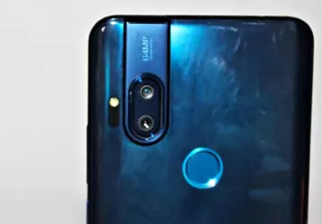 Smartfon Motorola One Hyper z chowaną ...