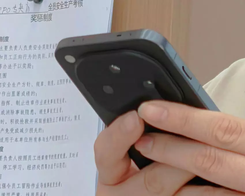 OPPO Find X8 po raz pierwszy pojawił się na zdjęciu z obudową podobną do iPhone'a 15 i Pixela 9