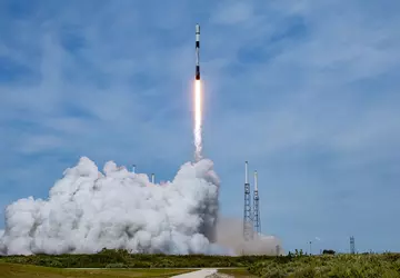 SpaceX wystrzeliwuje partię kompaktowych satelitów Starlink ...