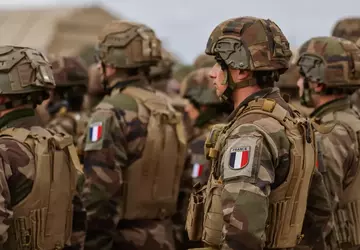 Francja rozpoczyna wycofywanie swoich wojsk z ...