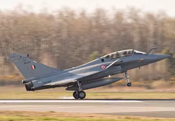 Indie otrzymują ostatni myśliwiec Dassault Rafale ...