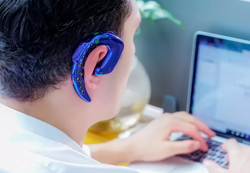 SERVO L9:  telefon-zestaw słuchawkowy z przyciskami do noszenia za uchem