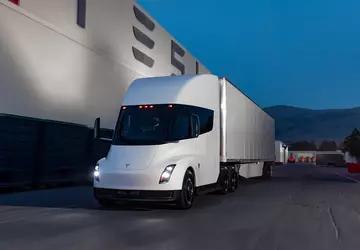 Tesla wycofuje 35 elektrycznych ciężarówek Semi ...