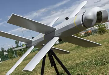 Sieć maskująca ratuje ukraiński czołg T-72 ...