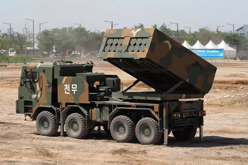 Analog do HIMARS: Polska otrzyma pierwszą partię koreańskich systemów rakiet wielokrotnego startu K239 Chunmoo o zasięgu do 300 km w 2023 r.