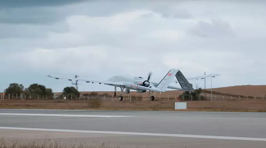 Turecki dron Bayraktar TB3 wykonał swój dziewiczy lot