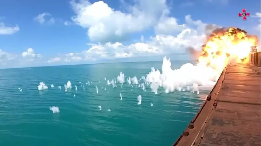 „Nie pachnie już rosyjskim duchem”: Załużny pokazał, jak drony szturmowe Sił Zbrojnych Ukrainy „pomogły” w ewakuacji sprzętu wroga ze Zmeinoye (wideo)