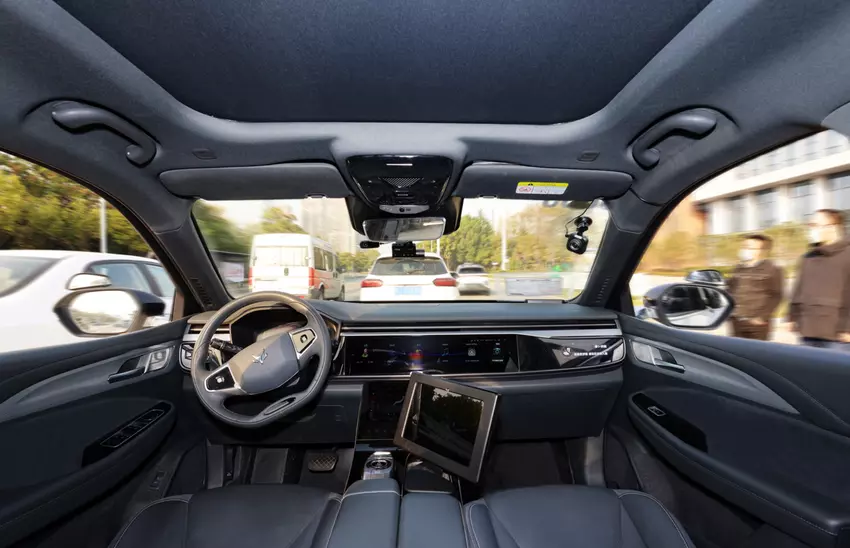 Usługa robo-taxi Apollo Go w Chinach zyskuje 311% popularności - operator Baidu dopuszczony do wieczornej obsługi pasażerów