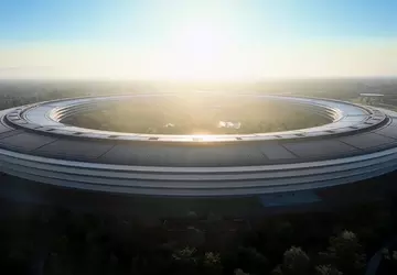 Apple ogłasza rekordowy wykup akcji za ...