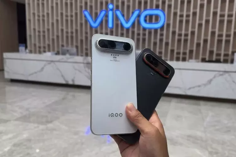 iQOO X: Futurystyczny smartfon z baterią ...