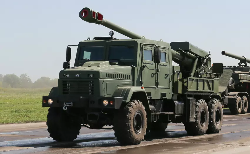 Siły zbrojne Ukrainy pokazują rzadkie nagranie z ostrzału ukraińskiej haubicy samobieżnej Bogdan 155 mm