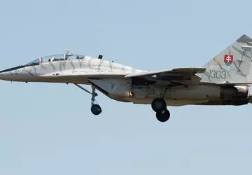 Przekazany przez Słowację myśliwiec wielozadaniowy MiG-29UBS ...