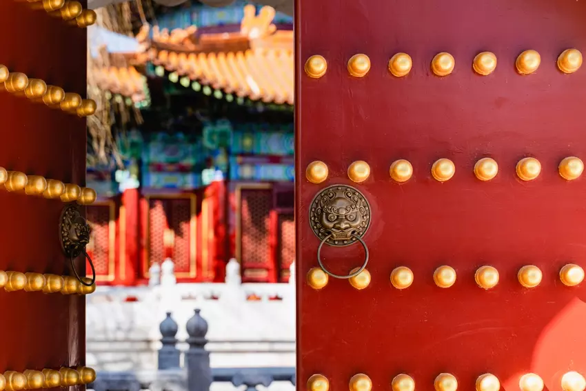 Chiny przedstawiają tymczasowe zasady korzystania z generatywnej sztucznej inteligencji