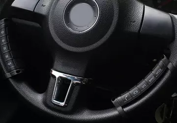 Bezprzewodowe przyciski sterowania na kolumnie kierowniczej ...