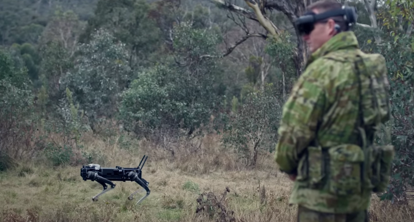 Australijskie wojsko było w stanie kontrolować roboty siłą myśli za pomocą zestawu słuchawkowego Microsoft HoloLens