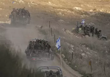 Izrael atakuje składy amunicji w Syrii ...