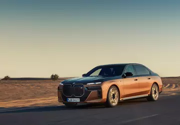 i7 M70 xDrive - najmocniejszy samochód ...