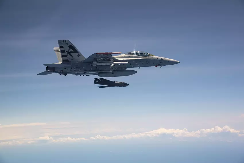 Lockheed Martin otrzyma 443,76 mln dolarów na produkcję pocisków przeciwokrętowych AGM-158C LRASM