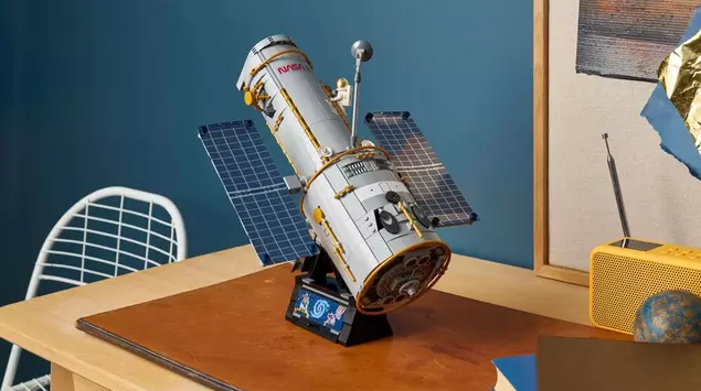 LEGO prezentuje szczegółowy model teleskopu Hubble'a ...