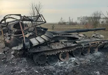 86 czołgów, 6 samolotów, 7 helikopterów, ...