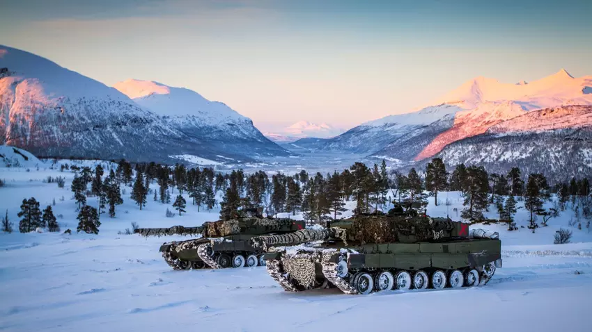 Norwegia przekaże Ukrainie 8 czołgów Leopard 2 i 4 czołgi specjalnego przeznaczenia