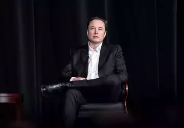 Ilon Musk ogłosił odsłonięcie robotaxi Tesli ...