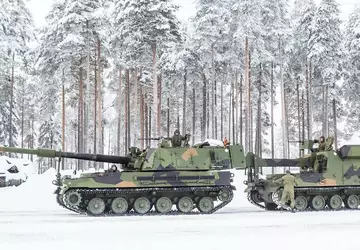 Norwegia zamówi cztery kolejne samobieżne haubice ...