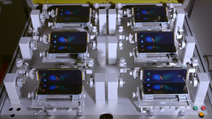 Wideo: Samsung pokazał jak testuje elastyczny wyświetlacz smartphonu Galaxy Fold