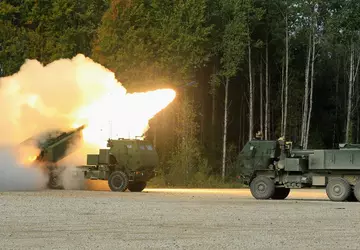 Estonia, wraz z M142 HIMARS, kupuje ...
