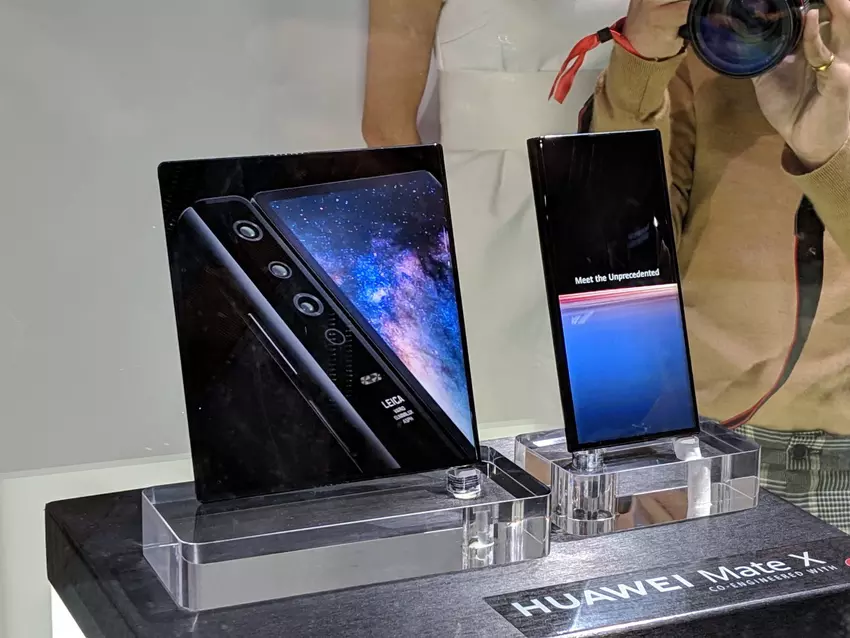 Wyjście wkrótce: składany Huawei Mate X pojawił się w bazie danych TENAA