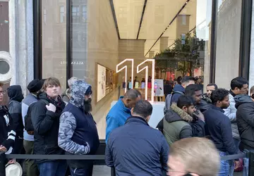Rozpoczęły się sprzedaży iPhone11, i iPhone ...