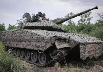 Szwedzkie bojowe wozy piechoty CV90 z ...
