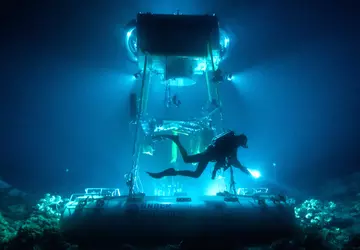 Peugeot zanurza się w wodę