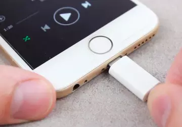 Apple jednak zmuszą do porzucenia Lightning